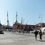 La Mansarda Del Principe, Vicoli, Acquario E Lanterna * Gênes