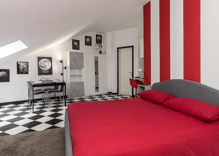 La Mansarda Del Principe, Vicoli, Acquario E Lanterna * Janov